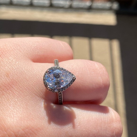 ☀️ Cubic Zirconia Teardrop Engagement Wedding Ring - Size 8 - Picture 7 of 8